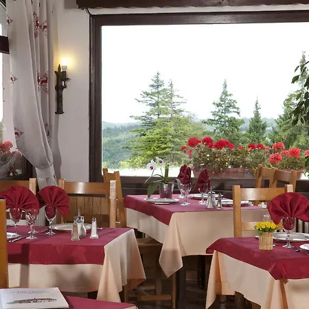 Logis La Petite Chaumiere 2*