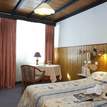 Hotel Logis La Petite Chaumiere Gex