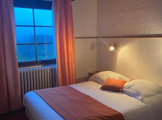 Logis La Petite Chaumiere Hotel 2*