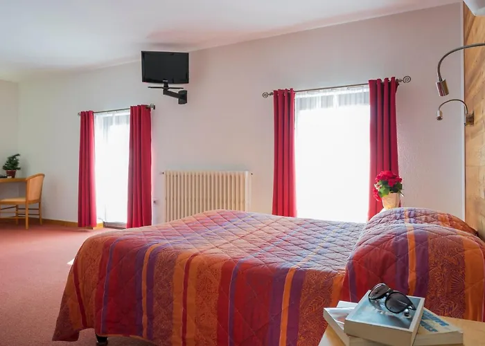 Logis La Petite Chaumiere Hotel 2*